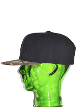 Load image into Gallery viewer, BLACK &amp; CAMO SNAPBACK
